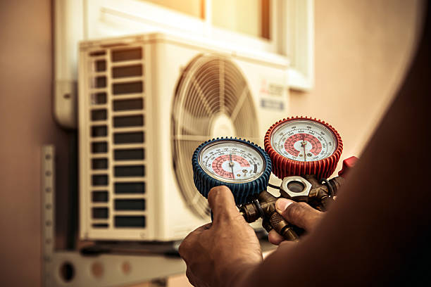 Professional Emergency Hvac technician working in Holbrook, PA